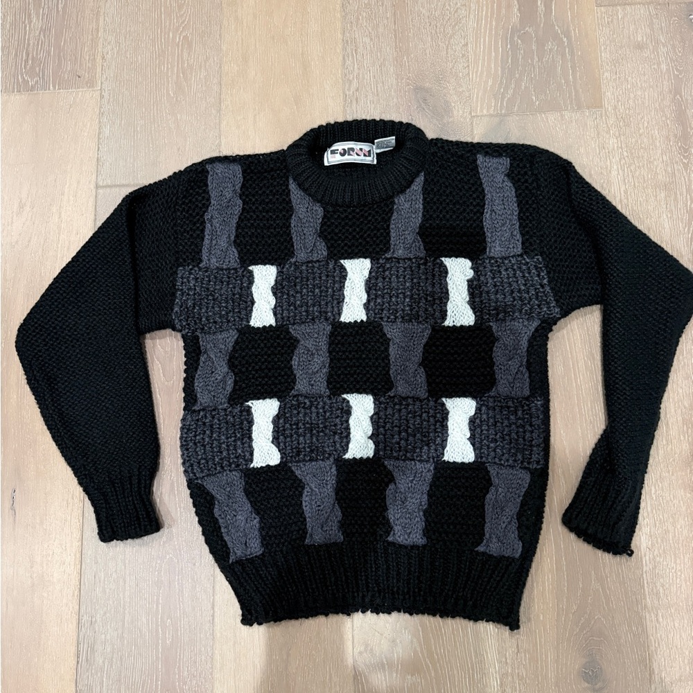 Men’s vintage sweater , made in Korea size large , get ready for fall !
